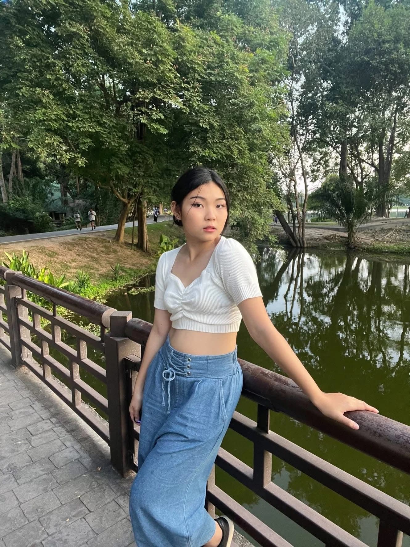 พลอย